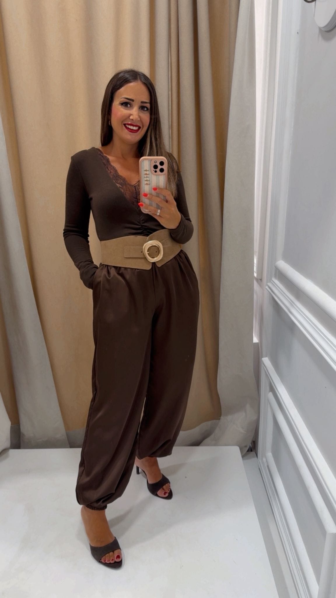 PANTALON CAMILA SATEN MARRON - Imagen 6